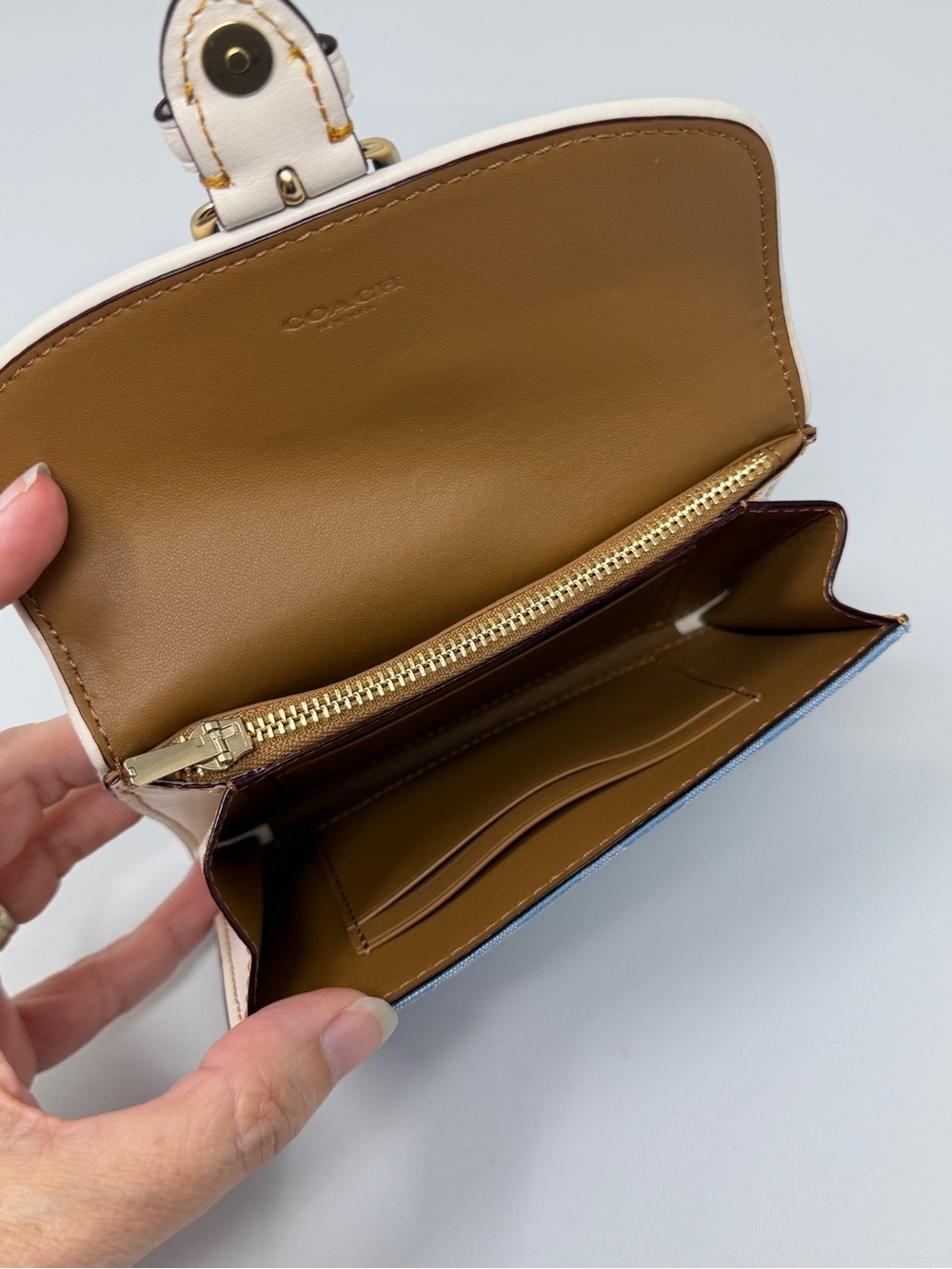 Coach Kleo Wallet - Picture 3 of 6